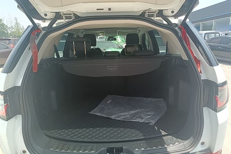 Used Land Rover Discovery Sport 2020 200 PS Family Edition Trunk