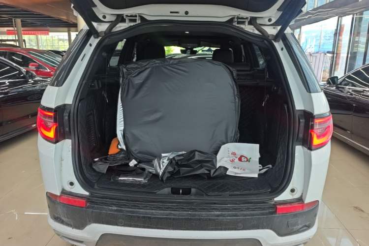 Used Land Rover Discovery Sport 2020 249 PS R-Dynamic Performance Tech Edition 7 Seats Trunk