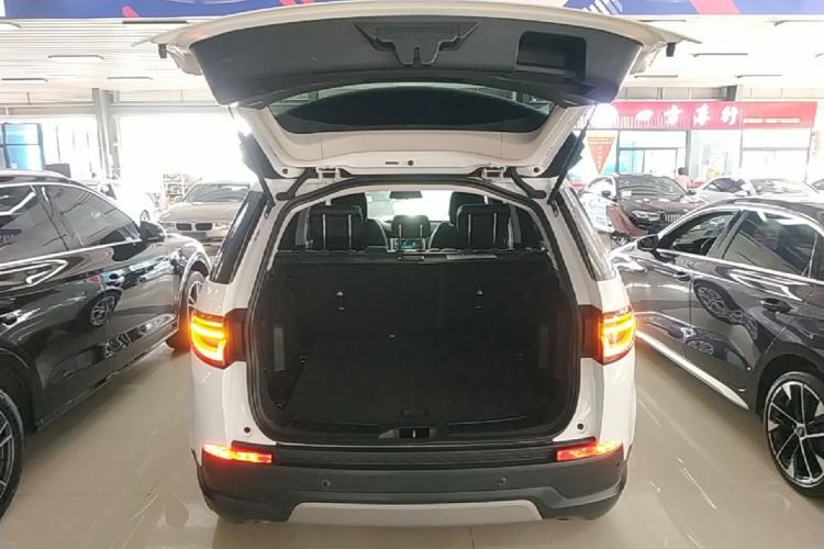 Used Land Rover Discovery Sport 2020 200 PS Family Edition Trunk