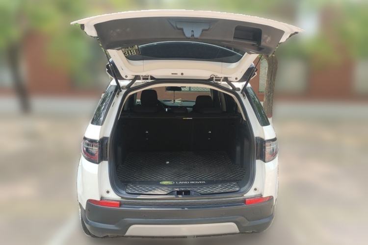 Used Land Rover Discovery Sport 2020 200 PS Family Edition Trunk