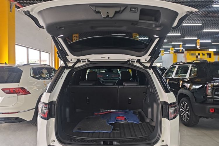 Used Land Rover Discovery Sport 2020 249 PS R-Dynamic Performance Tech Edition 5 Seats Trunk