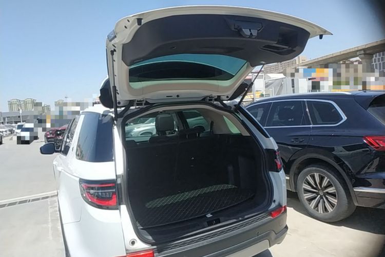 Used Land Rover Discovery Sport 2020 200 PS Family Edition Trunk