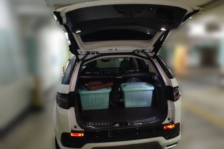 Used Land Rover Discovery Sport 2020 249 PS R-Dynamic Performance Edition Trunk