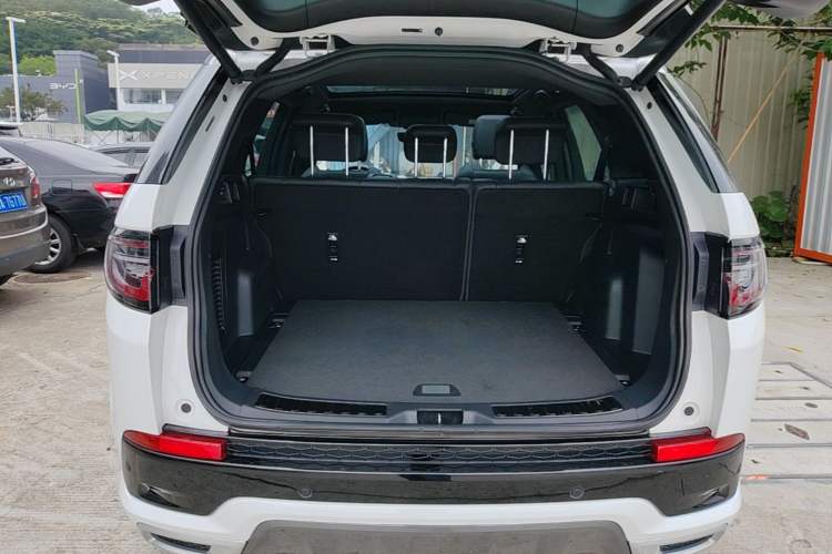 Used Land Rover Discovery Sport 2020 249 PS R-Dynamic Performance Edition Trunk