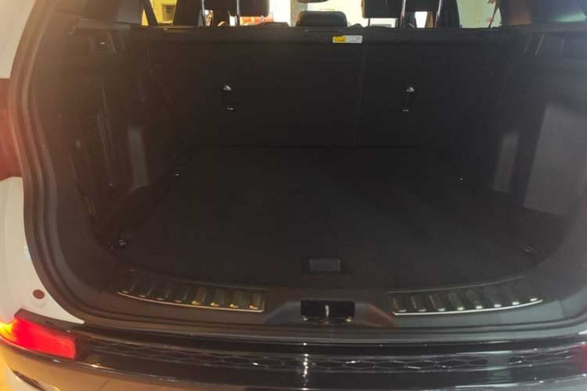 Used Land Rover Discovery Sport 2020 249 PS R-Dynamic Performance Edition Trunk