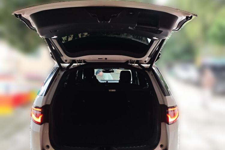 Used Land Rover Discovery Sport 2020 249 PS R-Dynamic Performance Edition Trunk