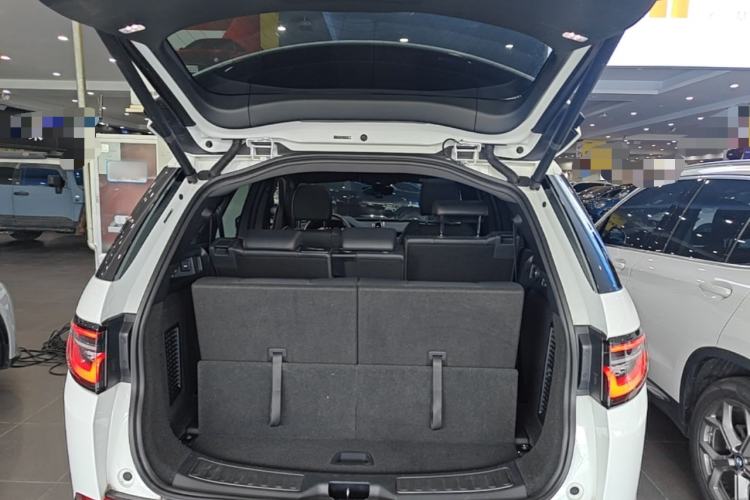 Used Land Rover Discovery Sport 2020 249 PS R-Dynamic Performance Tech Edition 7 Seats Trunk