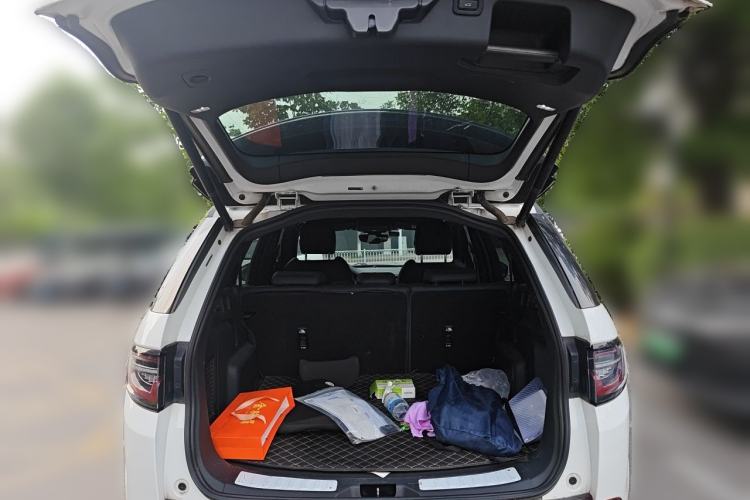 Used Land Rover Discovery Sport 2020 249 PS R-Dynamic Performance Edition Trunk