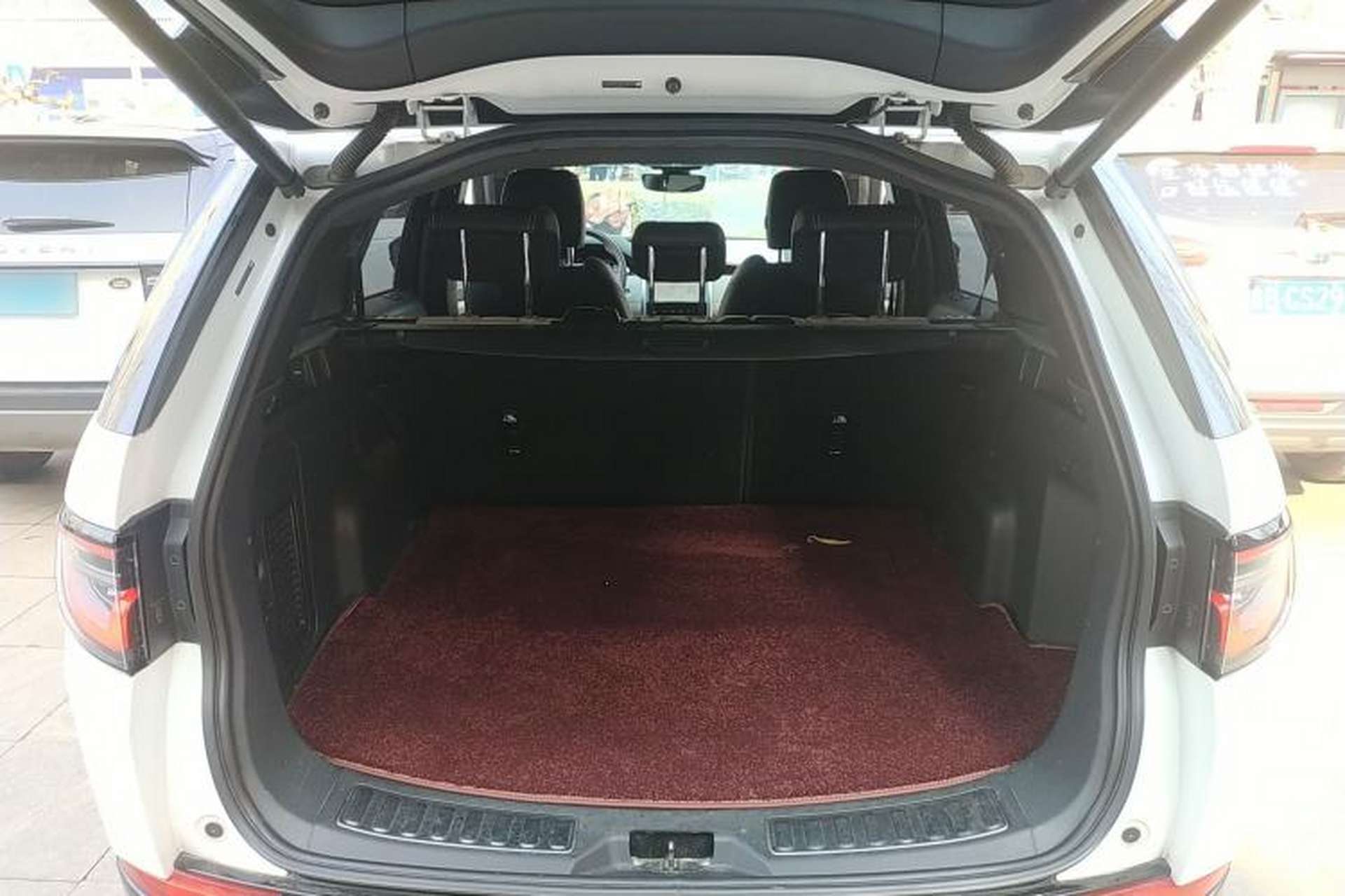 Used Land Rover Discovery Sport 2020 249 PS R-Dynamic Performance Edition Trunk