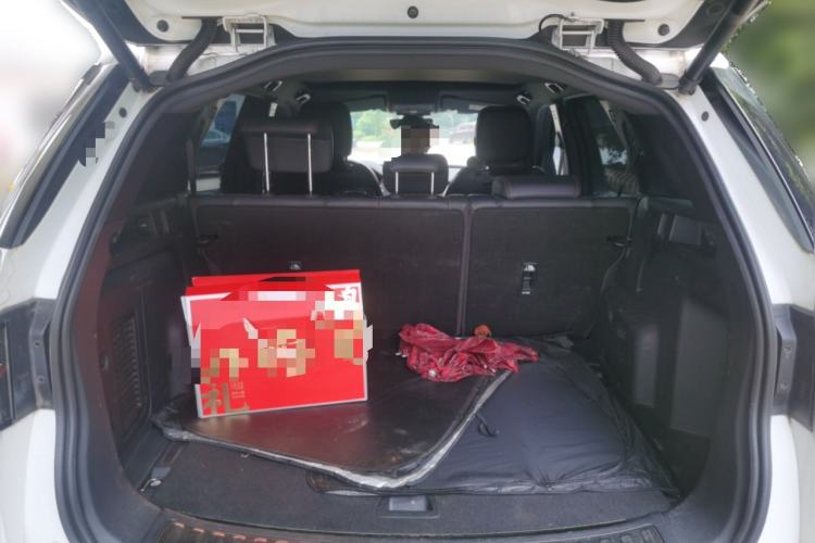 Used Land Rover Discovery Sport 2020 249 PS R-Dynamic Performance Edition Trunk