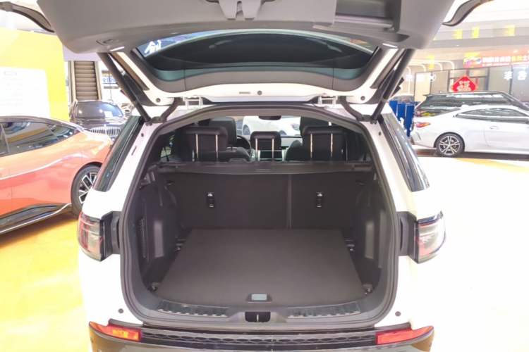 Used Land Rover Discovery Sport 2020 249 PS R-Dynamic Performance Edition Trunk