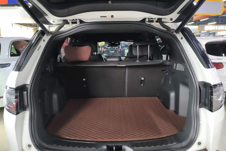Used Land Rover Discovery Sport 2020 249 PS R-Dynamic Performance Edition Trunk