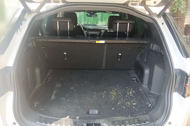 Used Land Rover Discovery Sport 2020 249 PS R-Dynamic Performance Edition Trunk
