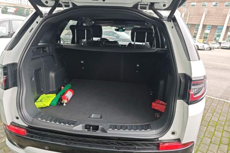 Used Land Rover Discovery Sport 2020 249 PS R-Dynamic Performance Edition Trunk
