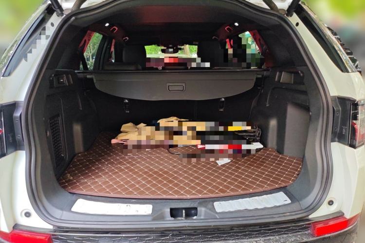Used Land Rover Discovery Sport 2020 249 PS R-Dynamic Performance Edition Trunk