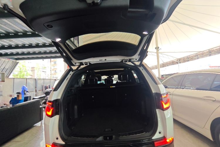 Used Land Rover Discovery Sport 2020 249 PS R-Dynamic Performance Edition Trunk