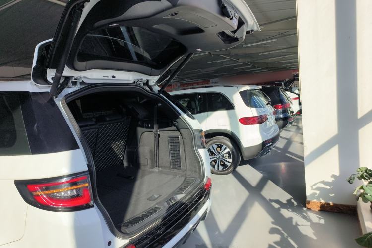 Used Land Rover Discovery Sport 2020 249 PS R-Dynamic Performance Tech Edition 7 Seats Trunk