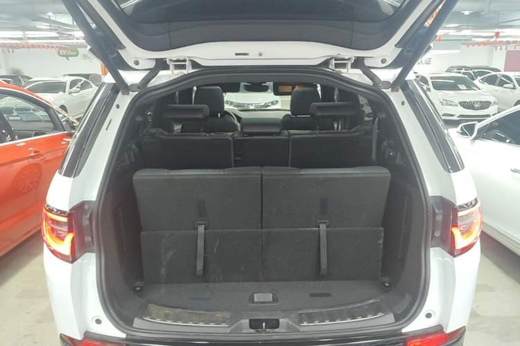 Used Land Rover Discovery Sport 2020 249 PS R-Dynamic Performance Tech Edition 7 Seats Trunk