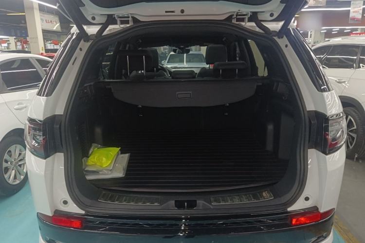 Used Land Rover Discovery Sport 2020 249 PS R-Dynamic Performance Edition Trunk
