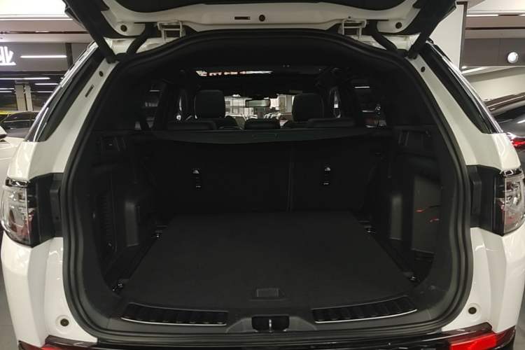 Used Land Rover Discovery Sport 2020 249 PS R-Dynamic Performance Edition Trunk