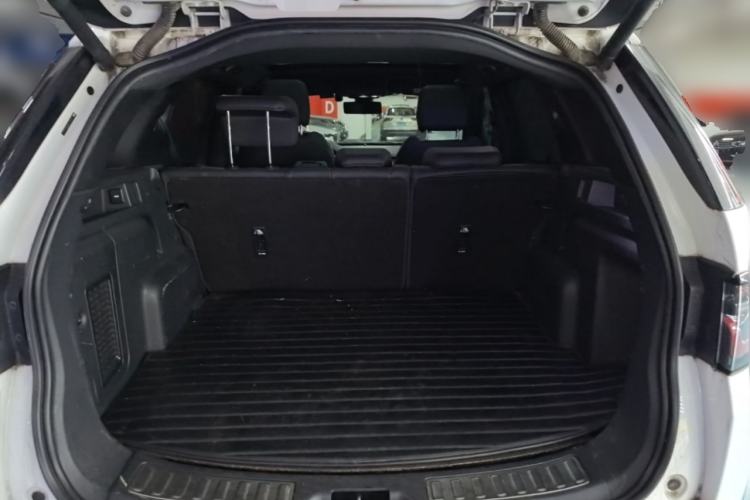 Used Land Rover Discovery Sport 2020 249 PS R-Dynamic Performance Edition Trunk
