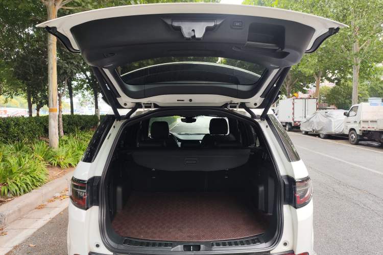 Used Land Rover Discovery Sport 2020 249 PS R-Dynamic Performance Edition Trunk