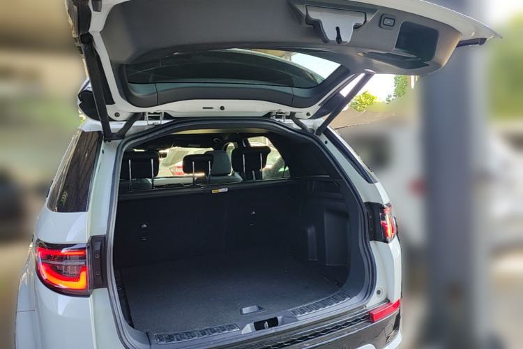 Used Land Rover Discovery Sport 2020 249 PS R-Dynamic Performance Edition Trunk