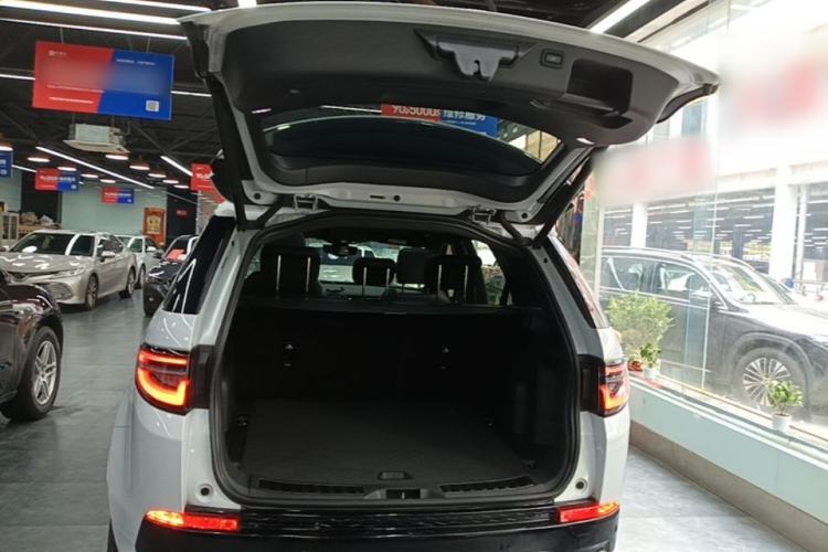 Used Land Rover Discovery Sport 2020 249 PS R-Dynamic Performance Edition Trunk