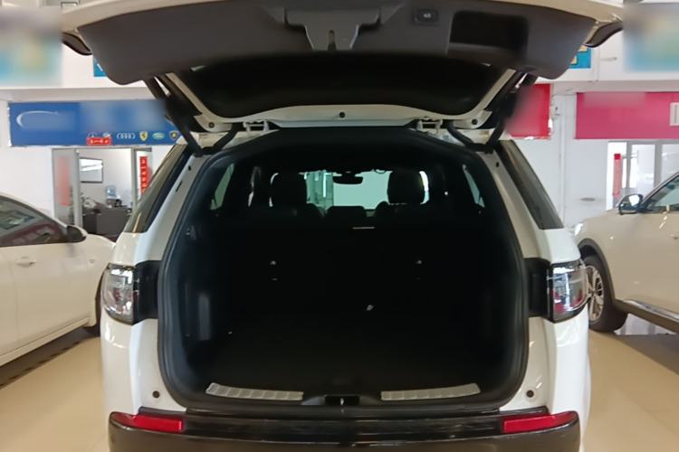 Used Land Rover Discovery Sport 2020 249 PS R-Dynamic Performance Edition Trunk
