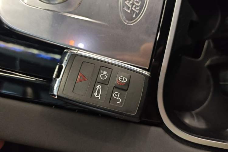 Used Land Rover Discovery Sport 2020 200 PS Family Edition Vehicle Key