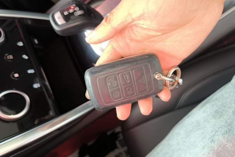Used Land Rover Discovery Sport 2020 200 PS Family Edition Vehicle Key