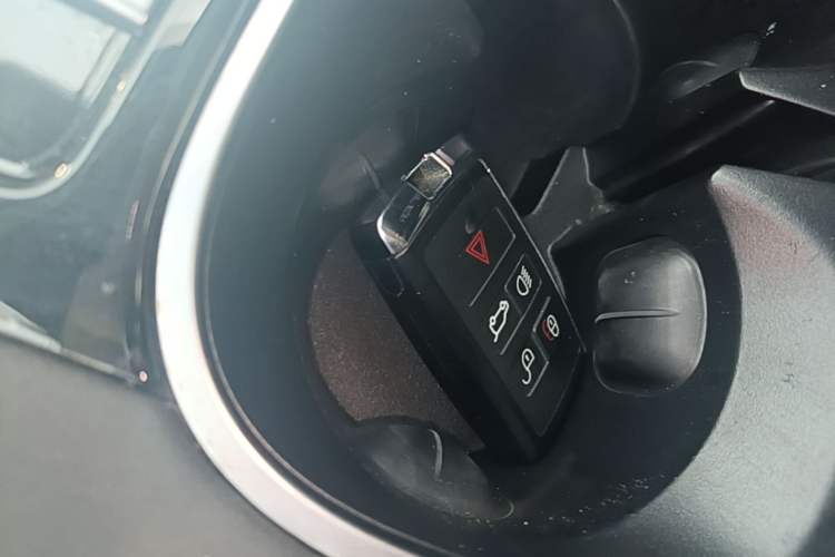 Used Land Rover Discovery Sport 2020 200 PS Family Edition Vehicle Key