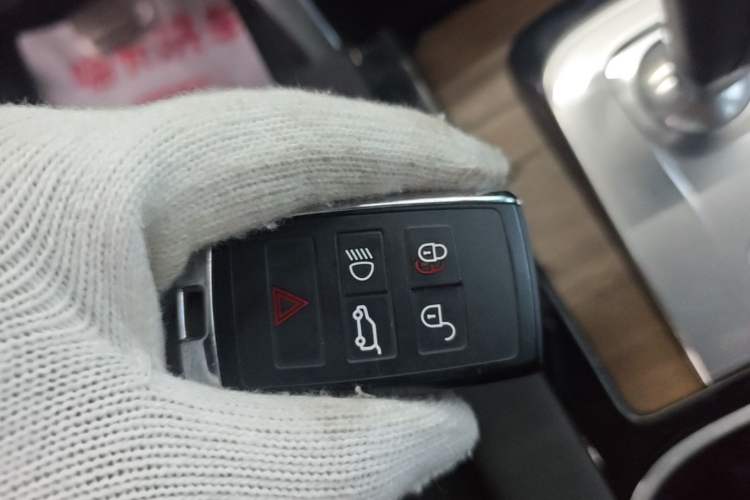 Used Land Rover Discovery Sport 2020 249 PS R-Dynamic Performance Tech Edition 7 Seats Vehicle Key