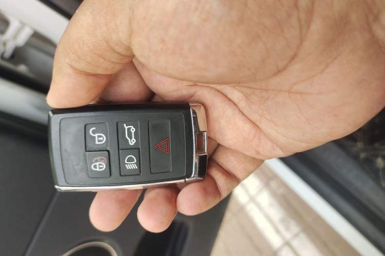 Used Land Rover Discovery Sport 2020 200 PS Family Edition Vehicle Key