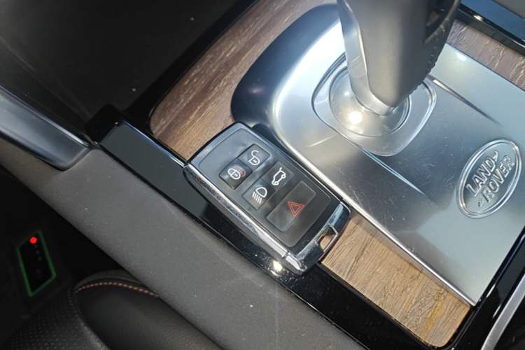 Used Land Rover Discovery Sport 2020 249 PS R-Dynamic Performance Tech Edition 7 Seats Vehicle Key