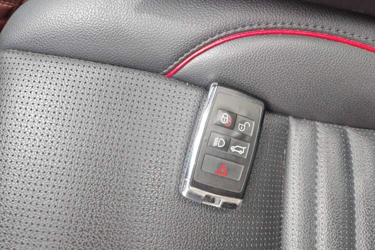 Used Land Rover Discovery Sport 2020 249 PS R-Dynamic Performance Tech Edition 7 Seats Vehicle Key