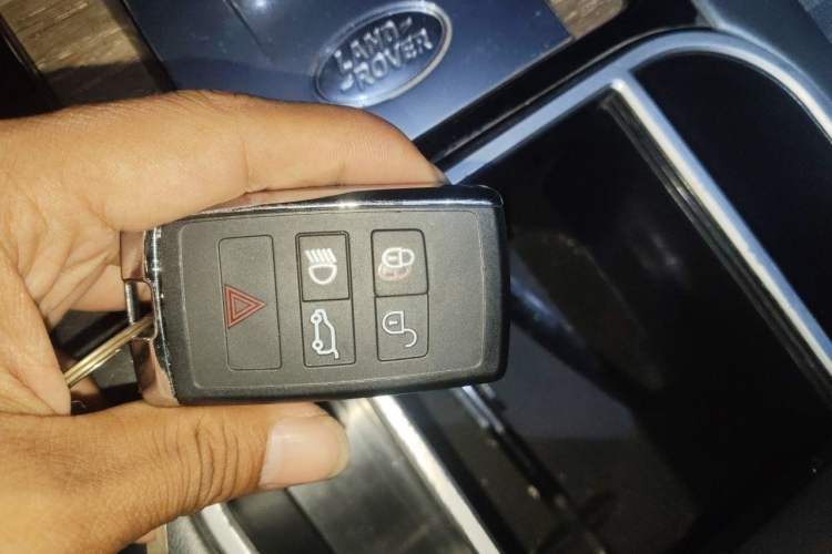 Used Land Rover Discovery Sport 2020 249 PS R-Dynamic Luxury Custom Edition Vehicle Key