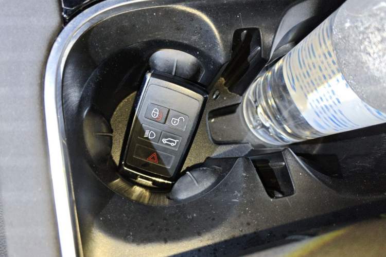 Used Land Rover Discovery Sport 2020 200 PS Family Edition Vehicle Key
