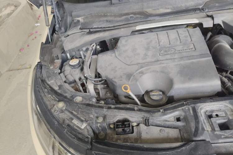 Used Land Rover Discovery Sport 2020 249 PS R-Dynamic Performance Edition Engine Bay Right