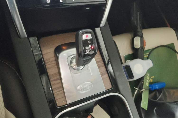 Used Land Rover Discovery Sport 2020 249 PS R-Dynamic Performance Edition Gear Lever