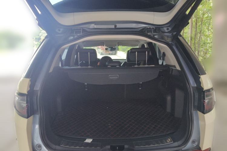 Used Land Rover Discovery Sport 2020 249 PS R-Dynamic Performance Edition Trunk