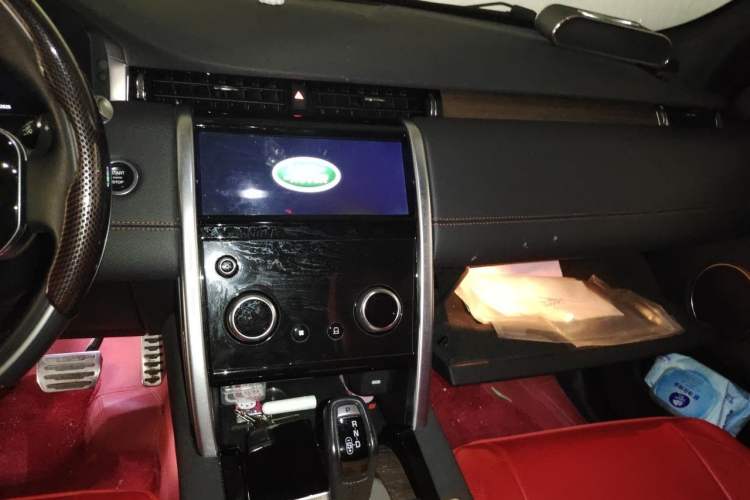 Used Land Rover Discovery Sport 2021 249 PS R-Dynamic S Performance Edition Audio And AC Panel