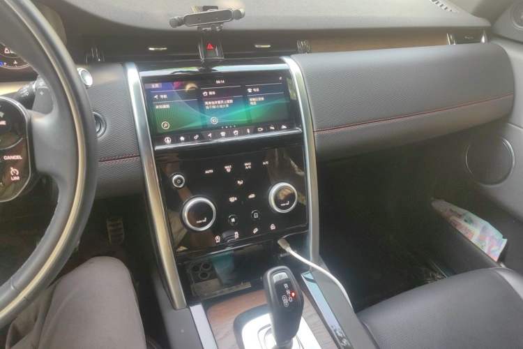 Used Land Rover Discovery Sport 2021 249 PS R-Dynamic S Performance Edition Audio And AC Panel
