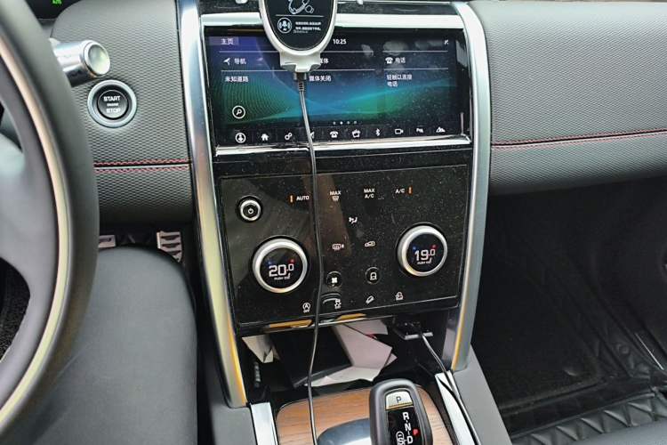 Used Land Rover Discovery Sport 2021 249 PS R-Dynamic S Performance Edition Audio And AC Panel