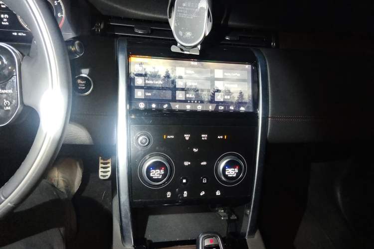 Used Land Rover Discovery Sport 2021 249 PS R-Dynamic S Performance Edition Audio And AC Panel