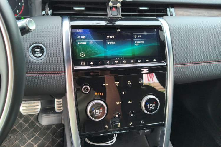 Used Land Rover Discovery Sport 2021 249 PS R-Dynamic S Performance Edition Audio And AC Panel