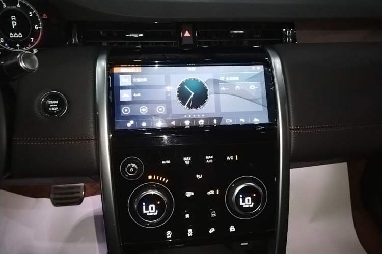 Used Land Rover Discovery Sport 2021 249 PS R-Dynamic S Performance Edition Audio And AC Panel
