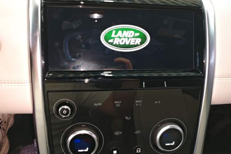 Used Land Rover Discovery Sport 2021 249 PS R-Dynamic S Performance Edition Audio And AC Panel