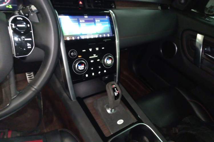 Used Land Rover Discovery Sport 2021 249 PS R-Dynamic SE Performance Tech Edition 5 Seats Audio And AC Panel