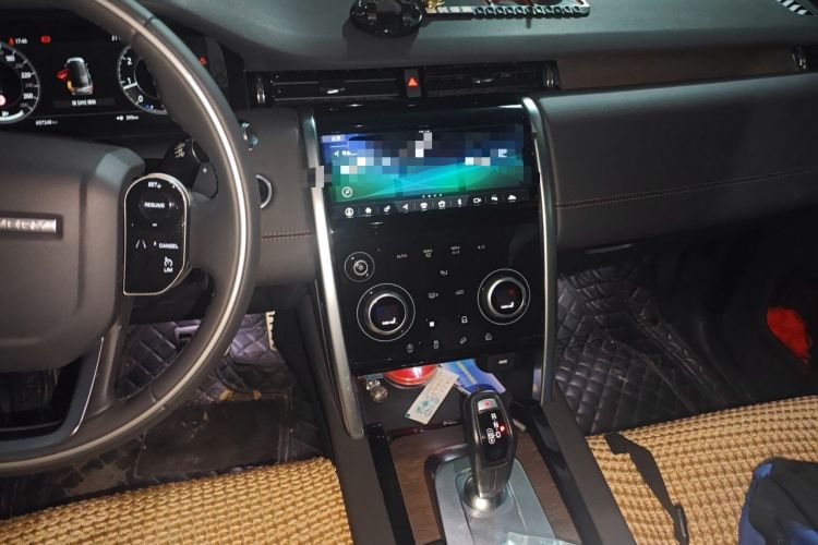 Used Land Rover Discovery Sport 2021 200 PS Family Edition Audio And AC Panel